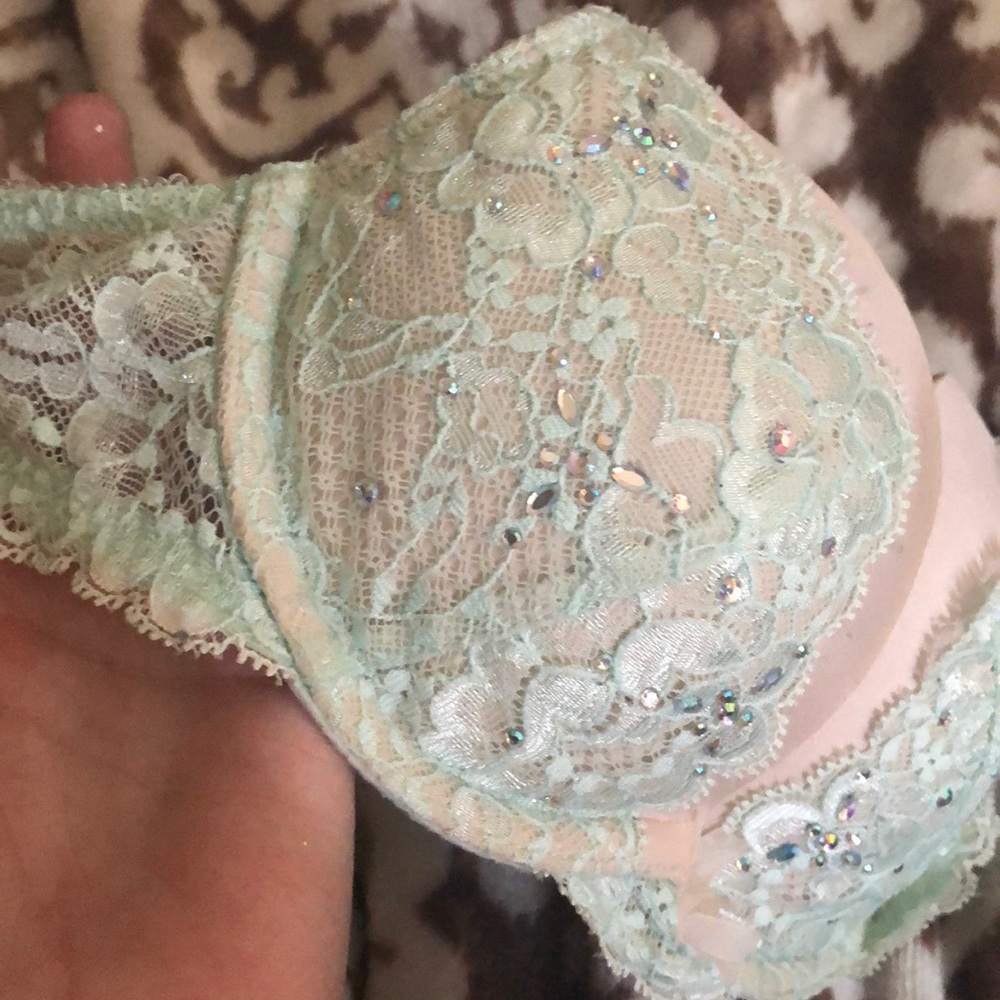Victoria Secret Bra - Picture 4 of 4